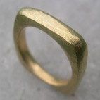 contemporary 9ct yellow gold square ring