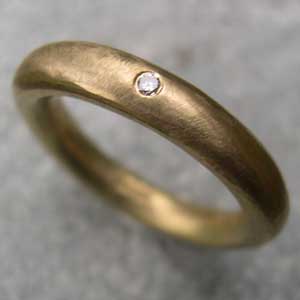 single diamond eternity ring in 18ct yellow gold