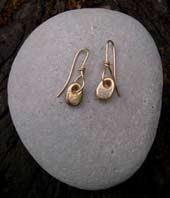 eesigner gold pebble earrings